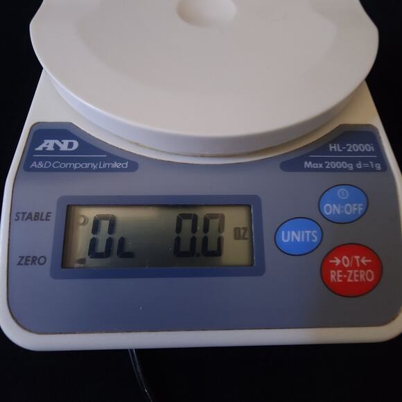 AND Digital Weighing System Type HL-2000i Max weight 2000g Minimum display 1g - Picture 3 of 9